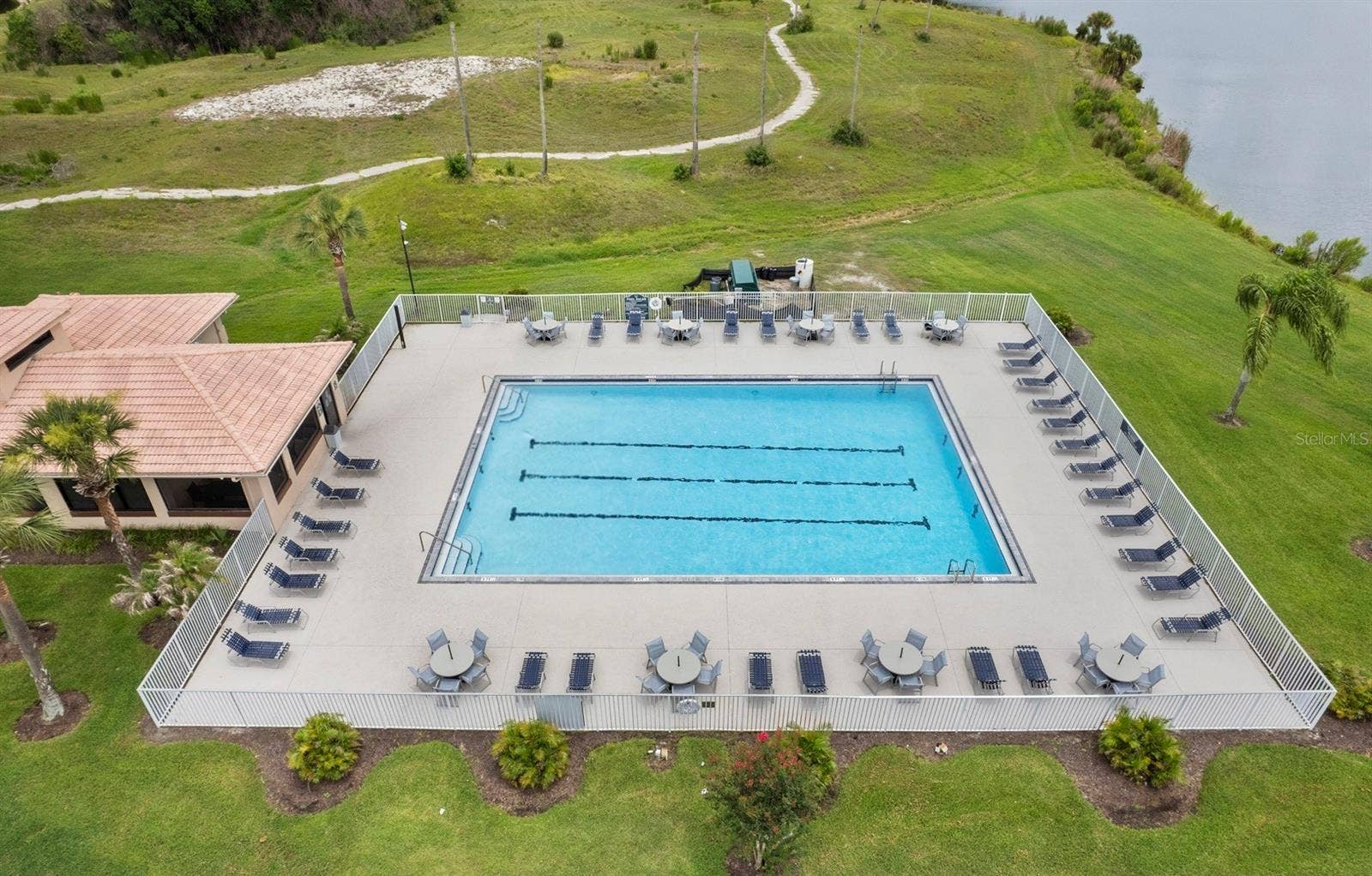526 FITZWILLIAM WAY, Orlando, FL 32828 Amenities