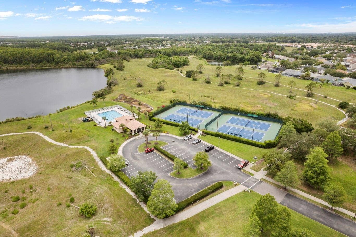 526 FITZWILLIAM WAY, Orlando, FL 32828 Amenities