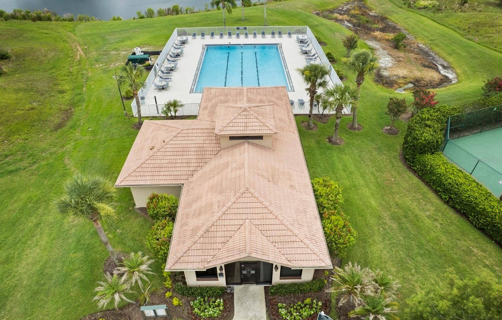 526 FITZWILLIAM WAY, Orlando, FL 32828 Amenities