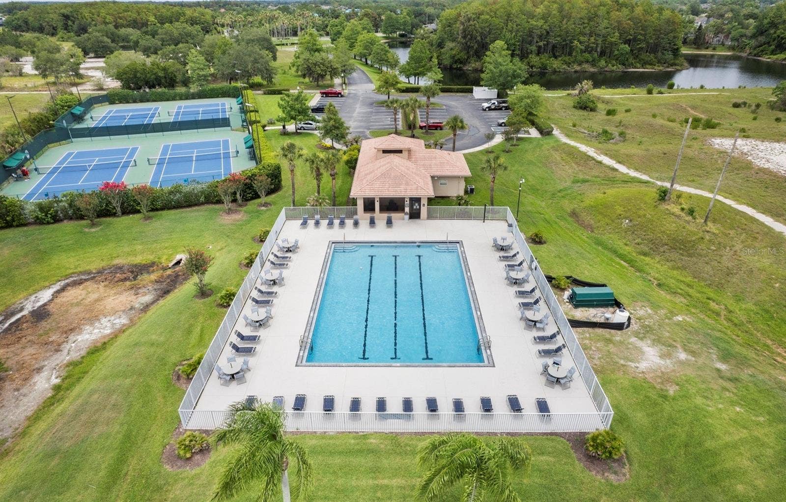 526 FITZWILLIAM WAY, Orlando, FL 32828 Amenities