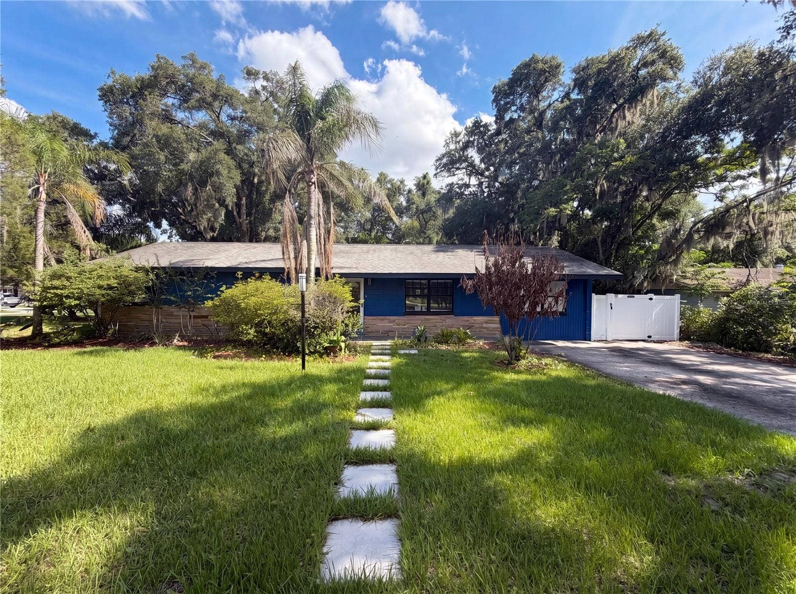 820 E WISCONSIN AVENUE, Deland, FL 32724 Virtually Staged