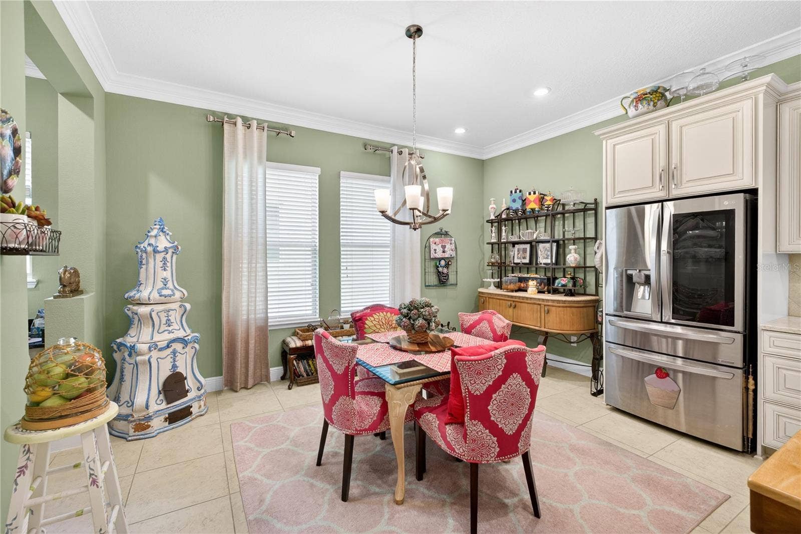 1651 AMSEL FALLS PARK TERRACE, Winter Garden, FL 34787 Breakfast knook in the open-concept kicthen