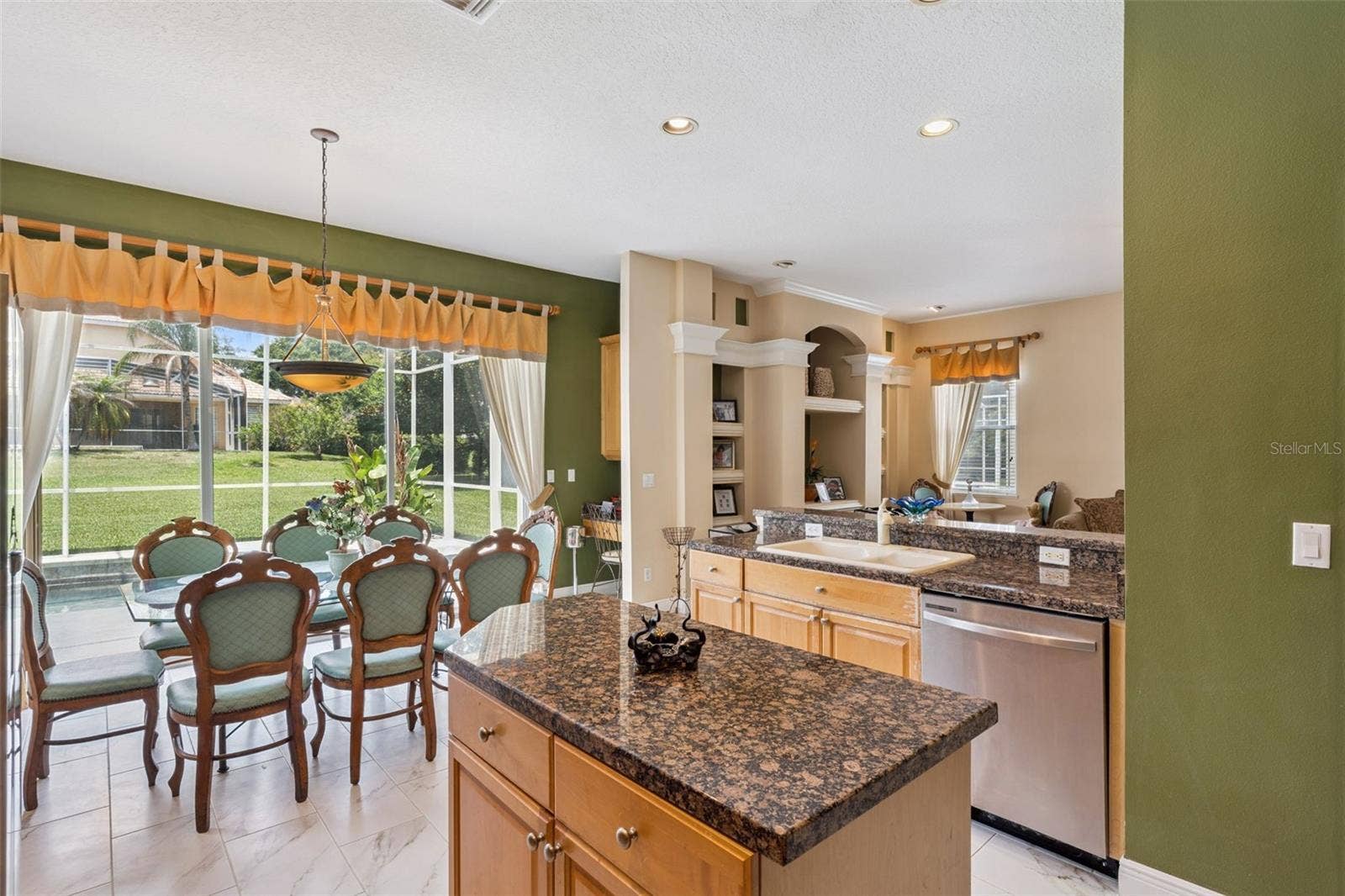 8814 PHILLIPS BAY DRIVE, Orlando, FL 32836 Kitchen / Breakfast Nook