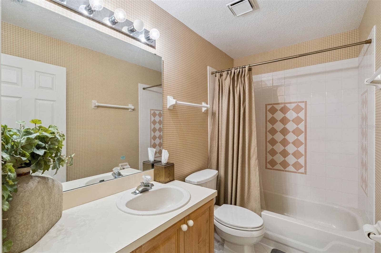 8814 PHILLIPS BAY DRIVE, Orlando, FL 32836 Upstairs Full Bathroom