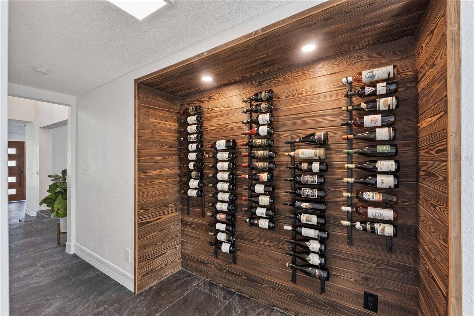5583 JESSAMINE LANE, Orlando, FL 32839 Wine storage wall