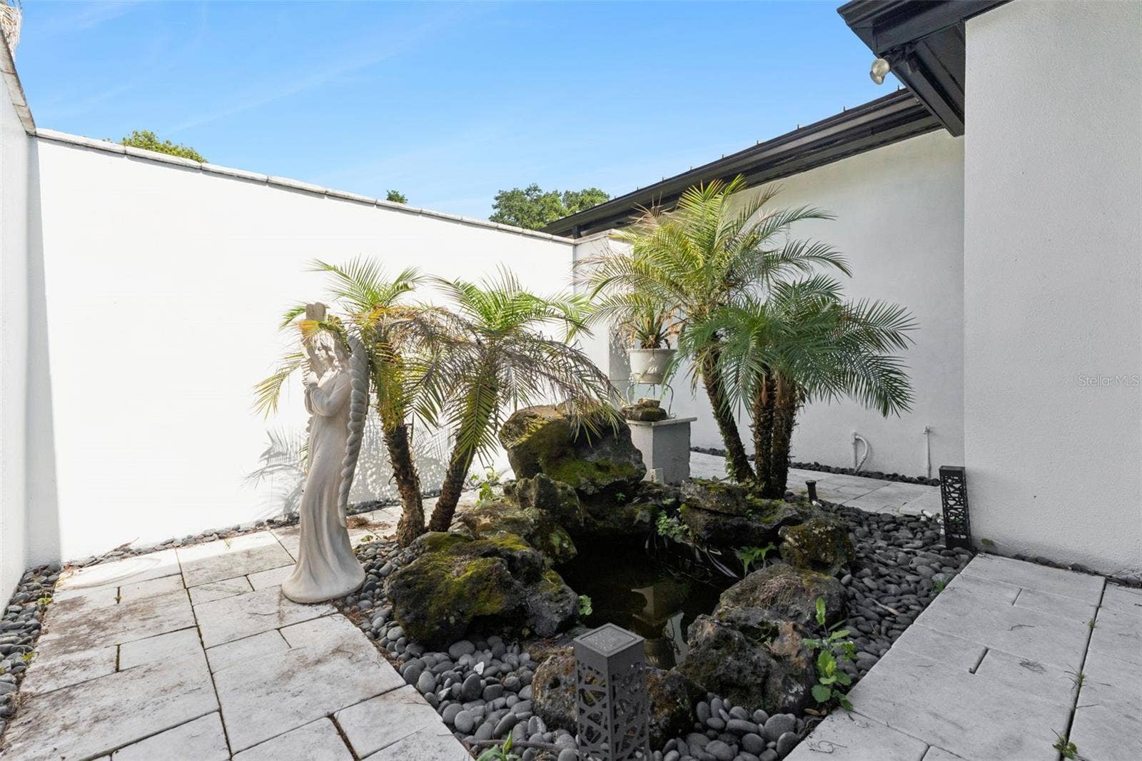5583 JESSAMINE LANE, Orlando, FL 32839 Private koi pond area