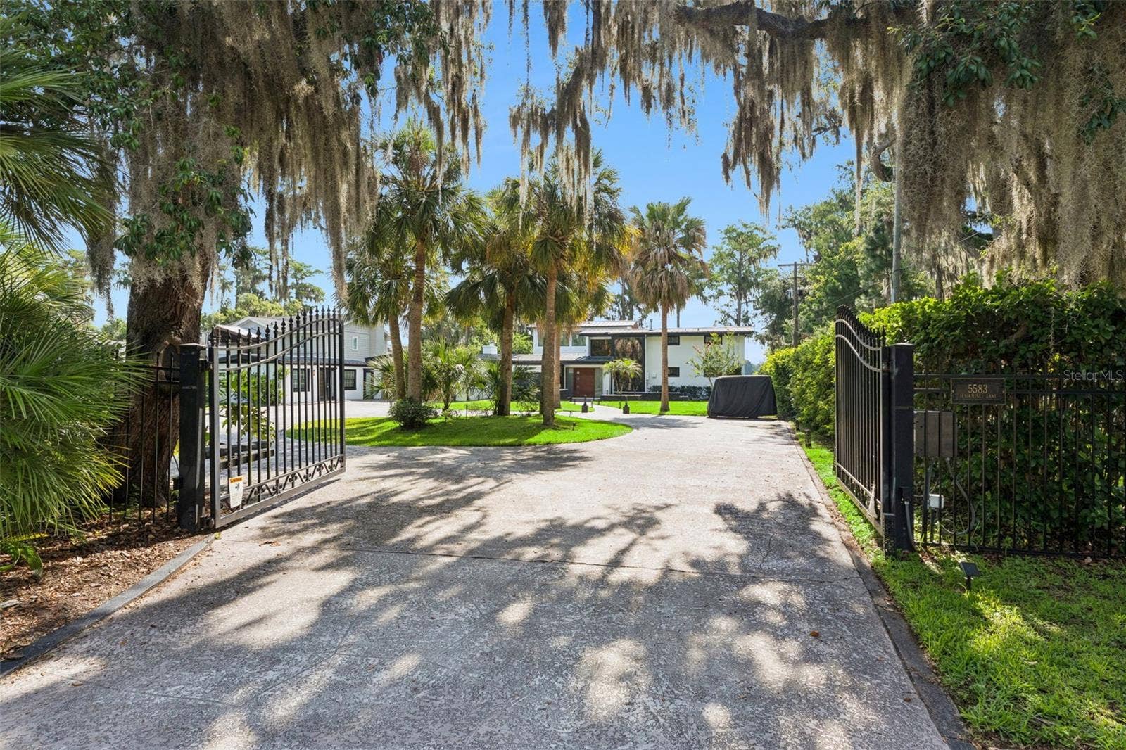 5583 JESSAMINE LANE, Orlando, FL 32839 Gated driveway