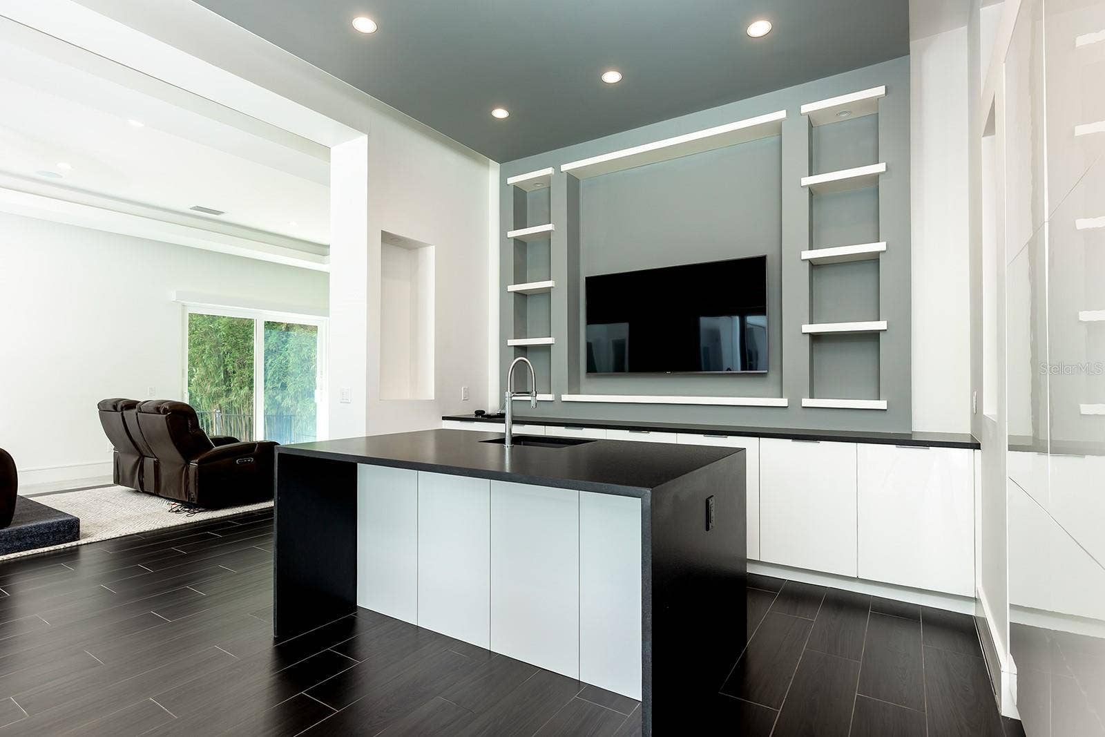 231 CHELTON CIRCLE, Winter Park, FL 32789 Media Room - Wet Bar with Island