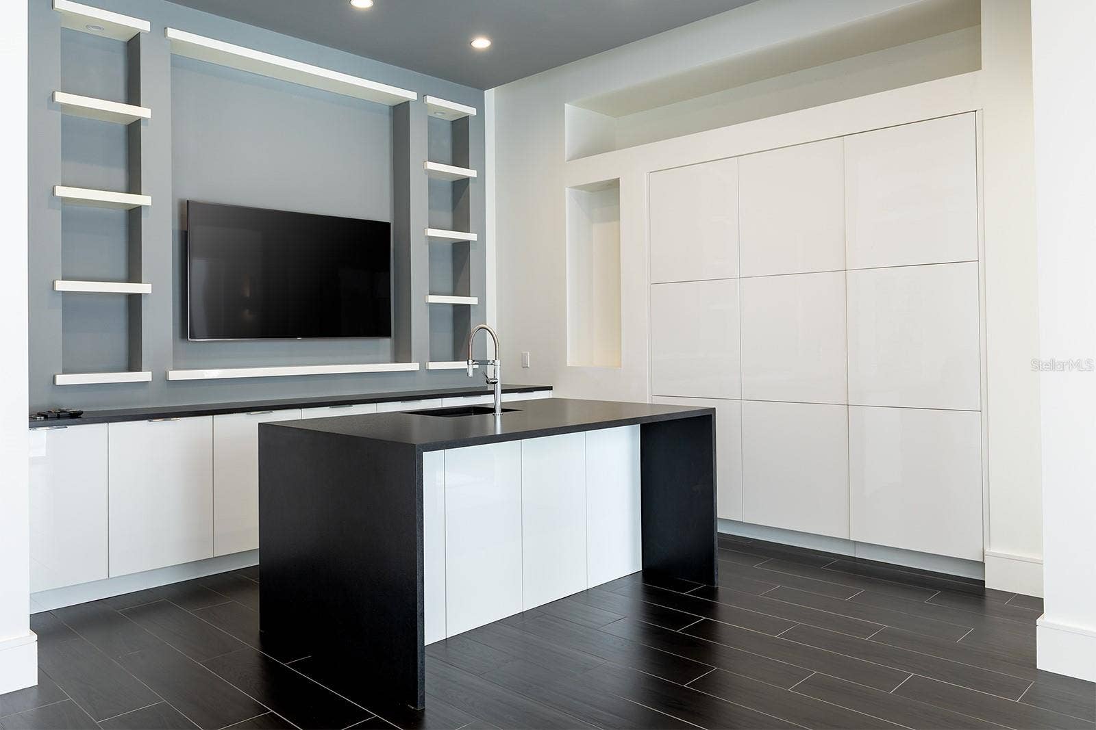 231 CHELTON CIRCLE, Winter Park, FL 32789 Media Room - Wet Bar with Island