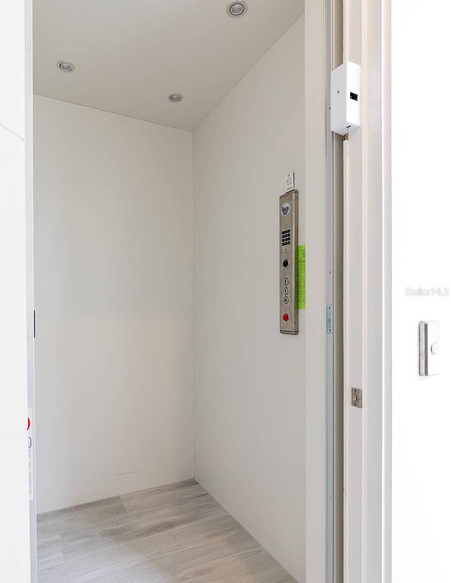 231 CHELTON CIRCLE, Winter Park, FL 32789 Elevator