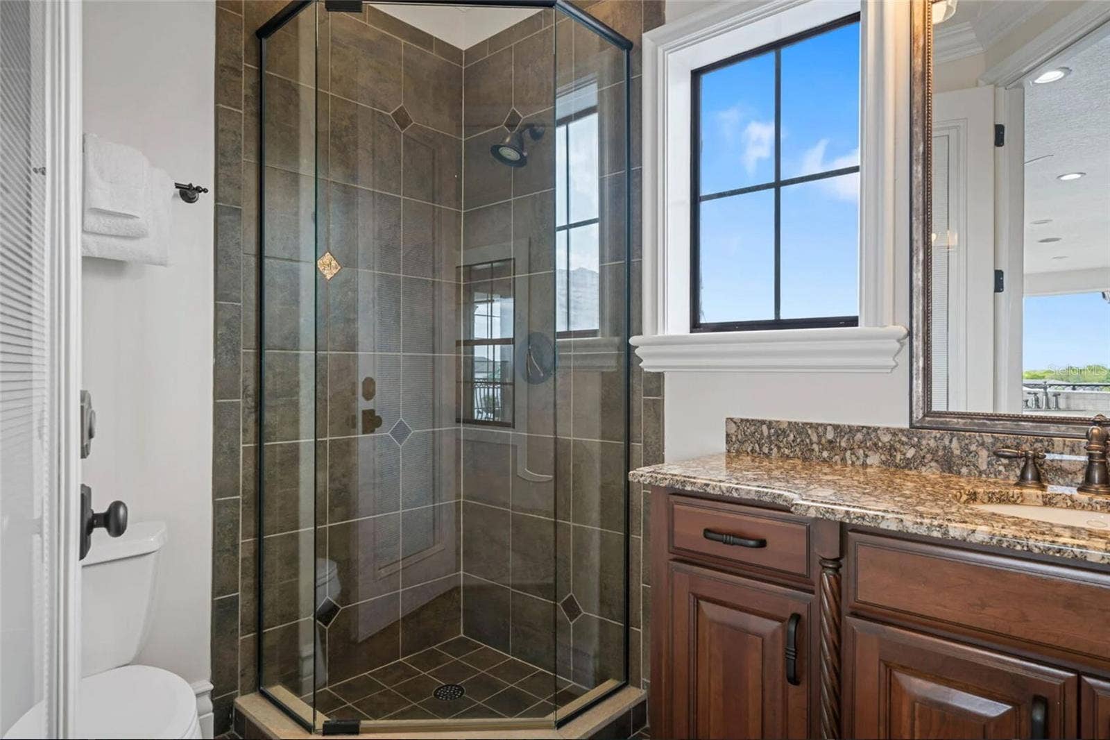 304 MUIRFIELD LOOP, Reunion, FL 34747 3rd story FULL bath