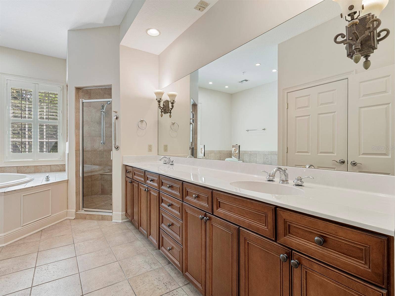 1223 COUNTRY CLUB OAKS CIRCLE, Orlando, FL 32804 First Floor Primary Bath