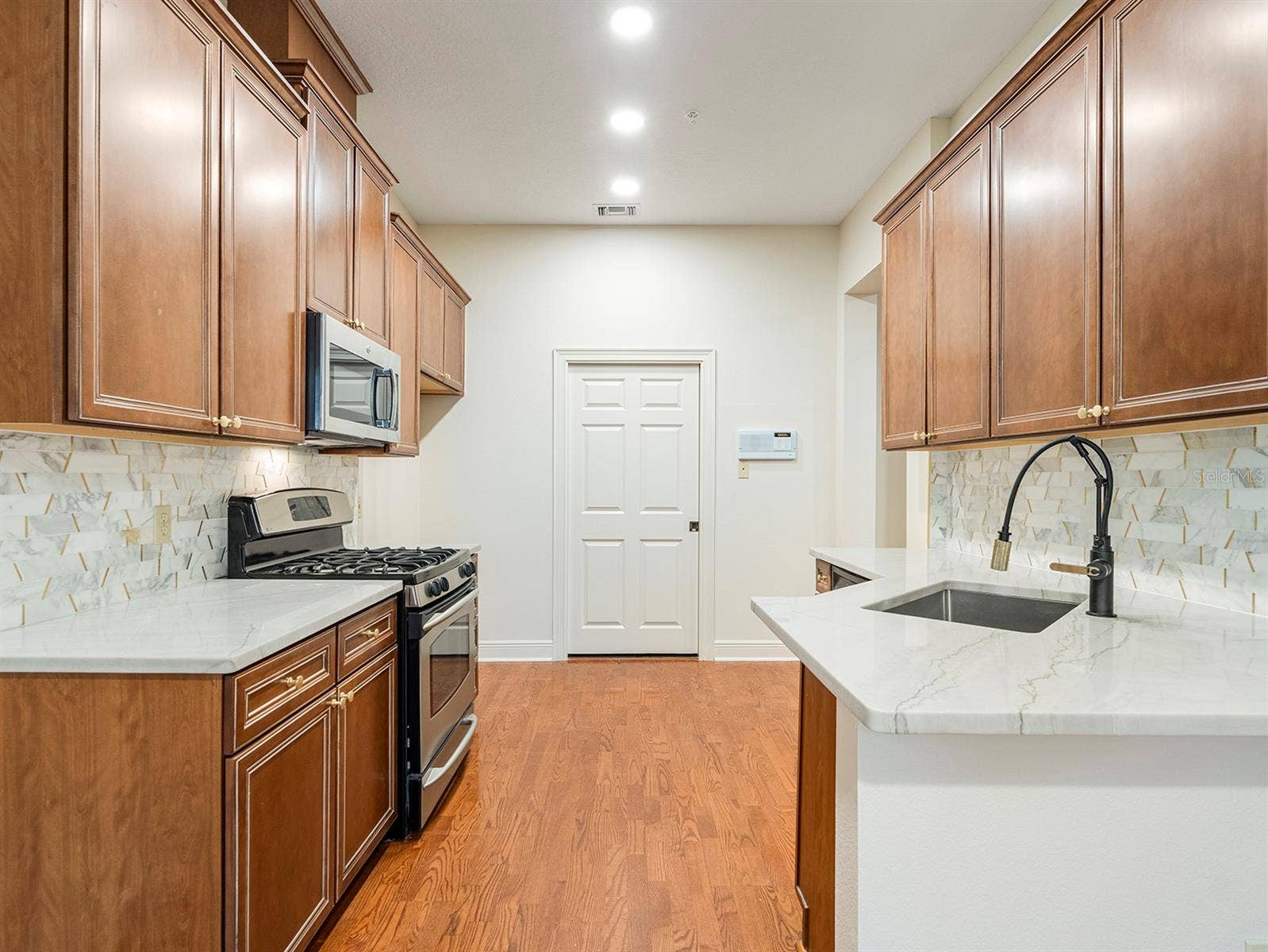1223 COUNTRY CLUB OAKS CIRCLE, Orlando, FL 32804 Kitchen