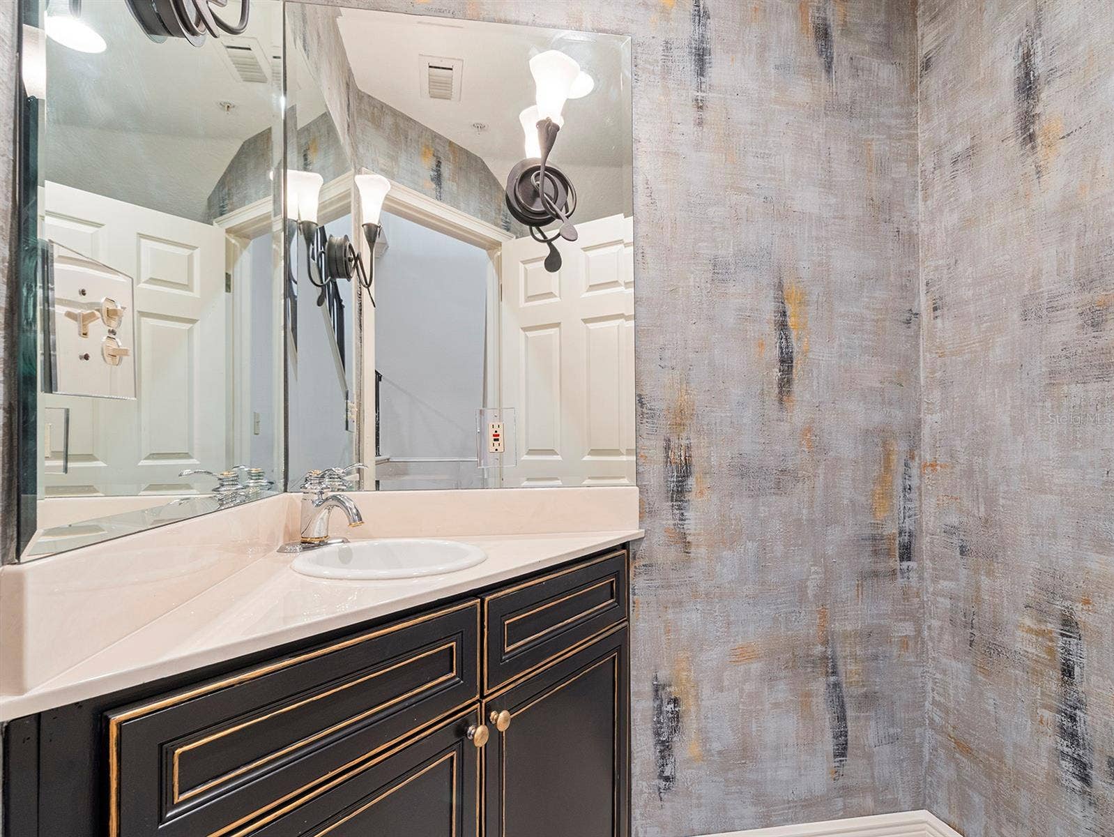 1223 COUNTRY CLUB OAKS CIRCLE, Orlando, FL 32804 Powder Bath