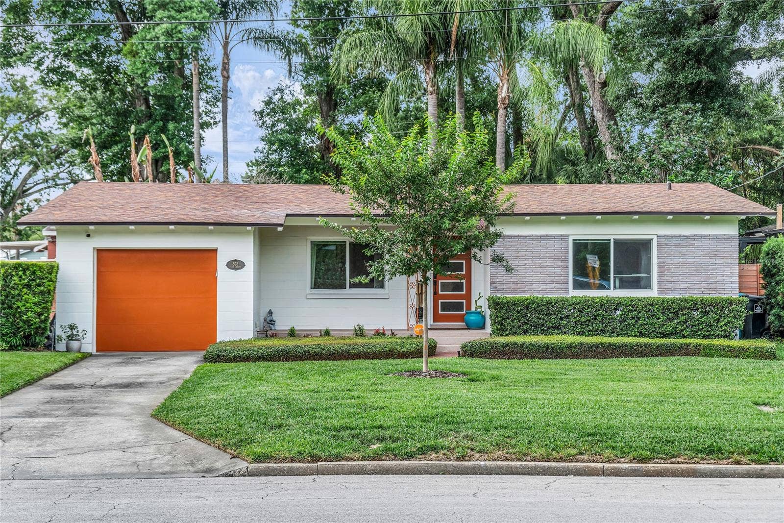 303 E JERSEY STREET, Orlando, FL 32806 Adorable SODO/ Wadeview Park with attached garage and beautiful backyard