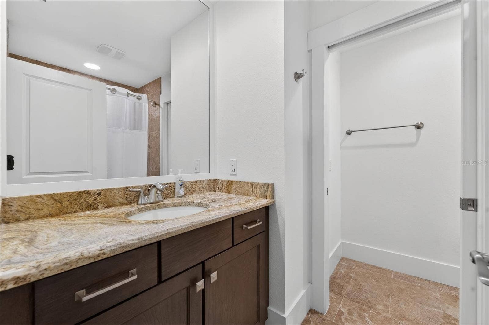 1265 ARLINGTON PL, Winter Park, FL 32789 Full hall bathroom