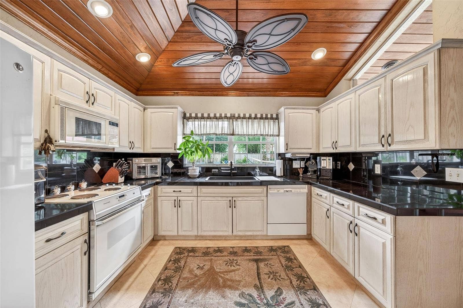 830 LAKE DAVIS DRIVE, Orlando, FL 32806