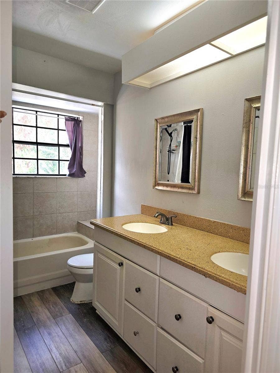 8433 COMMANDER COVE, Winter Park, FL 32792 Upstairs Full Bathroom