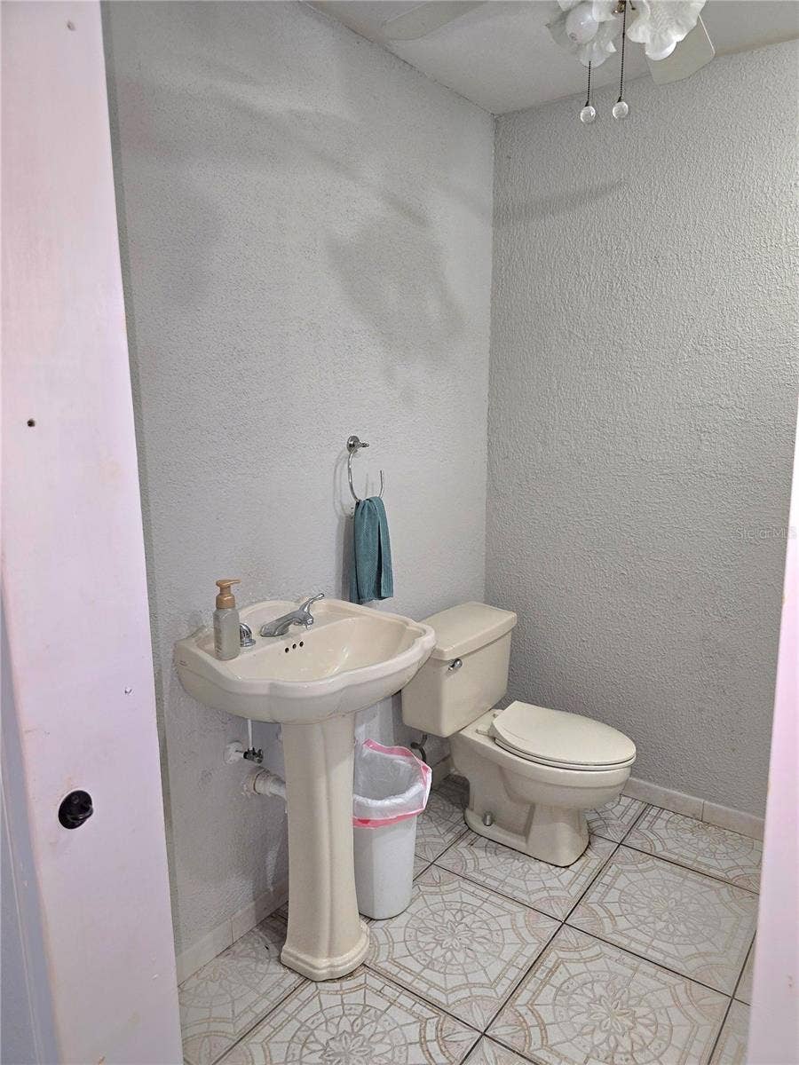 8433 COMMANDER COVE, Winter Park, FL 32792 Half Bath