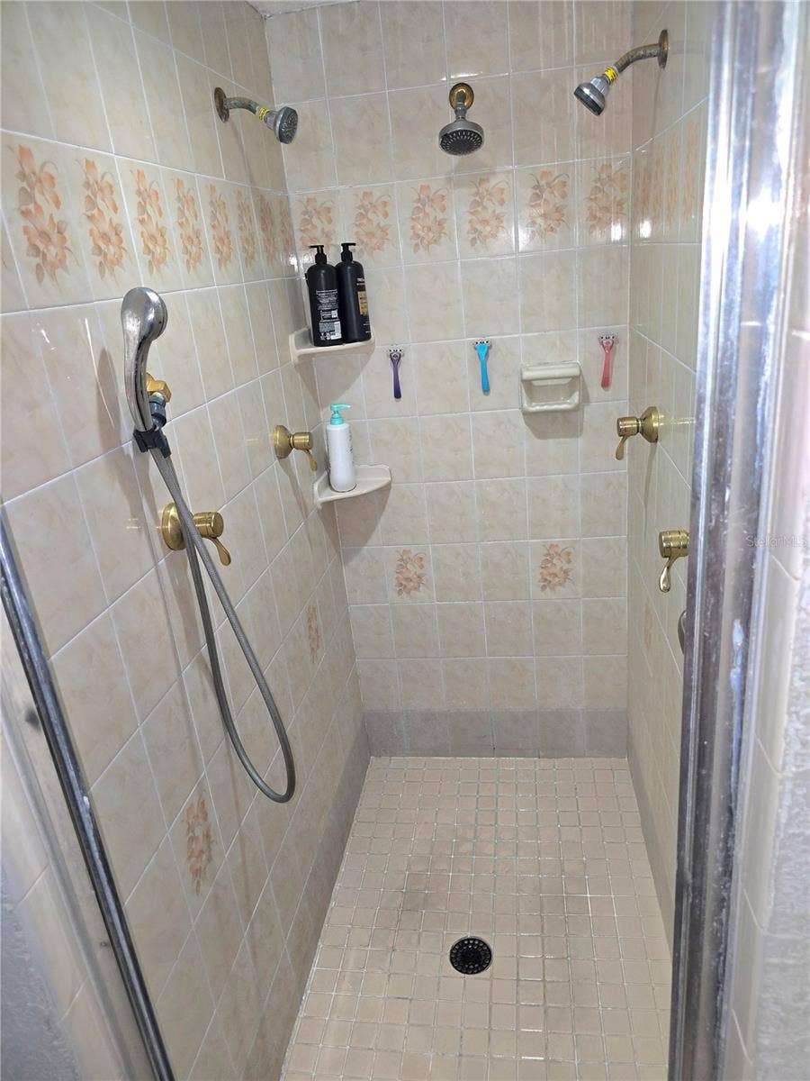 8433 COMMANDER COVE, Winter Park, FL 32792 Primary Bathroom Shower
