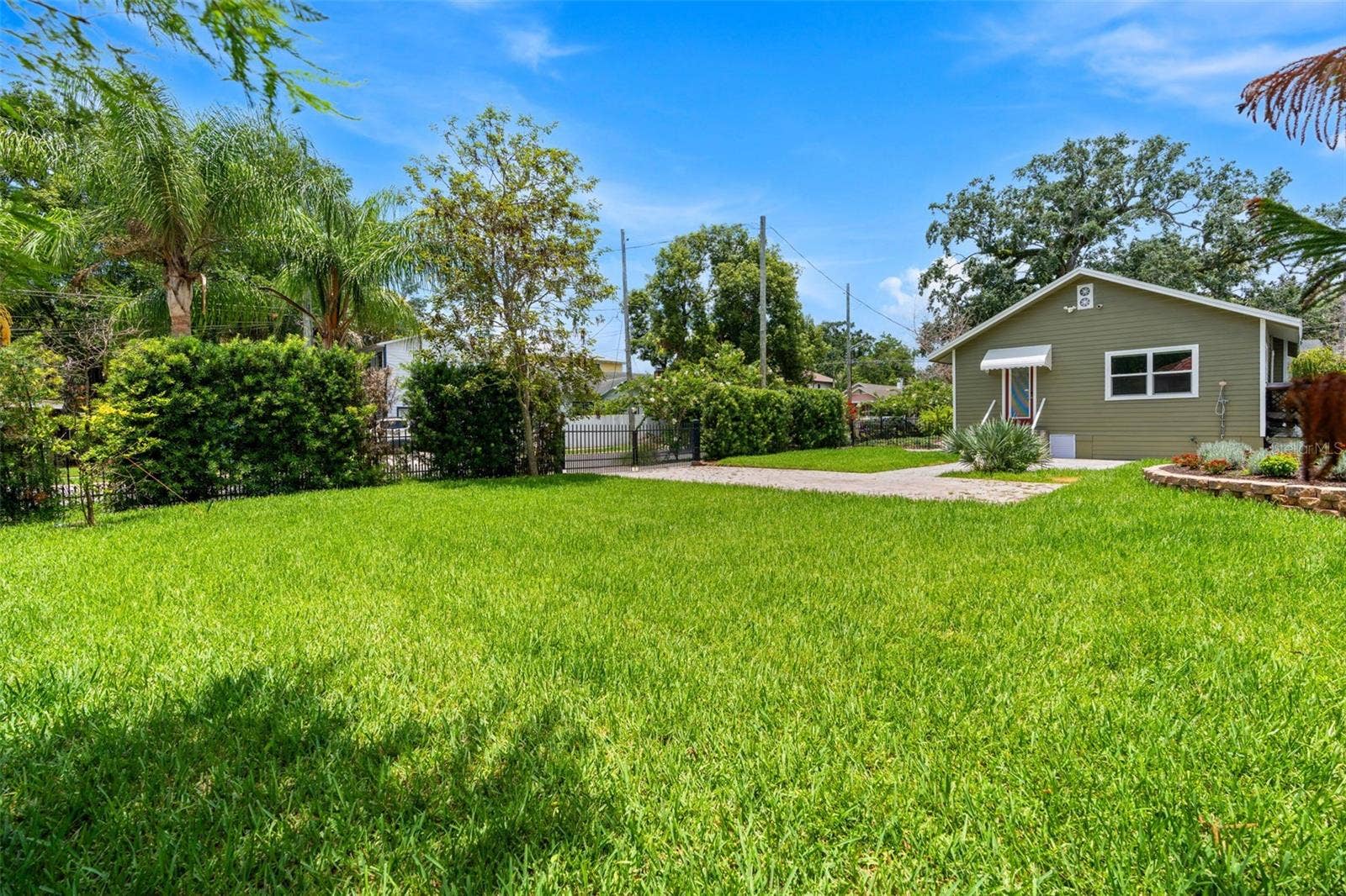 900 E PINE STREET, Orlando, FL 32801 900 E PINE STREET, Orlando, FL 32801