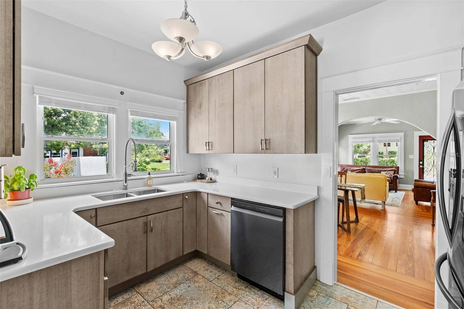 900 E PINE STREET, Orlando, FL 32801 900 E PINE STREET, Orlando, FL 32801