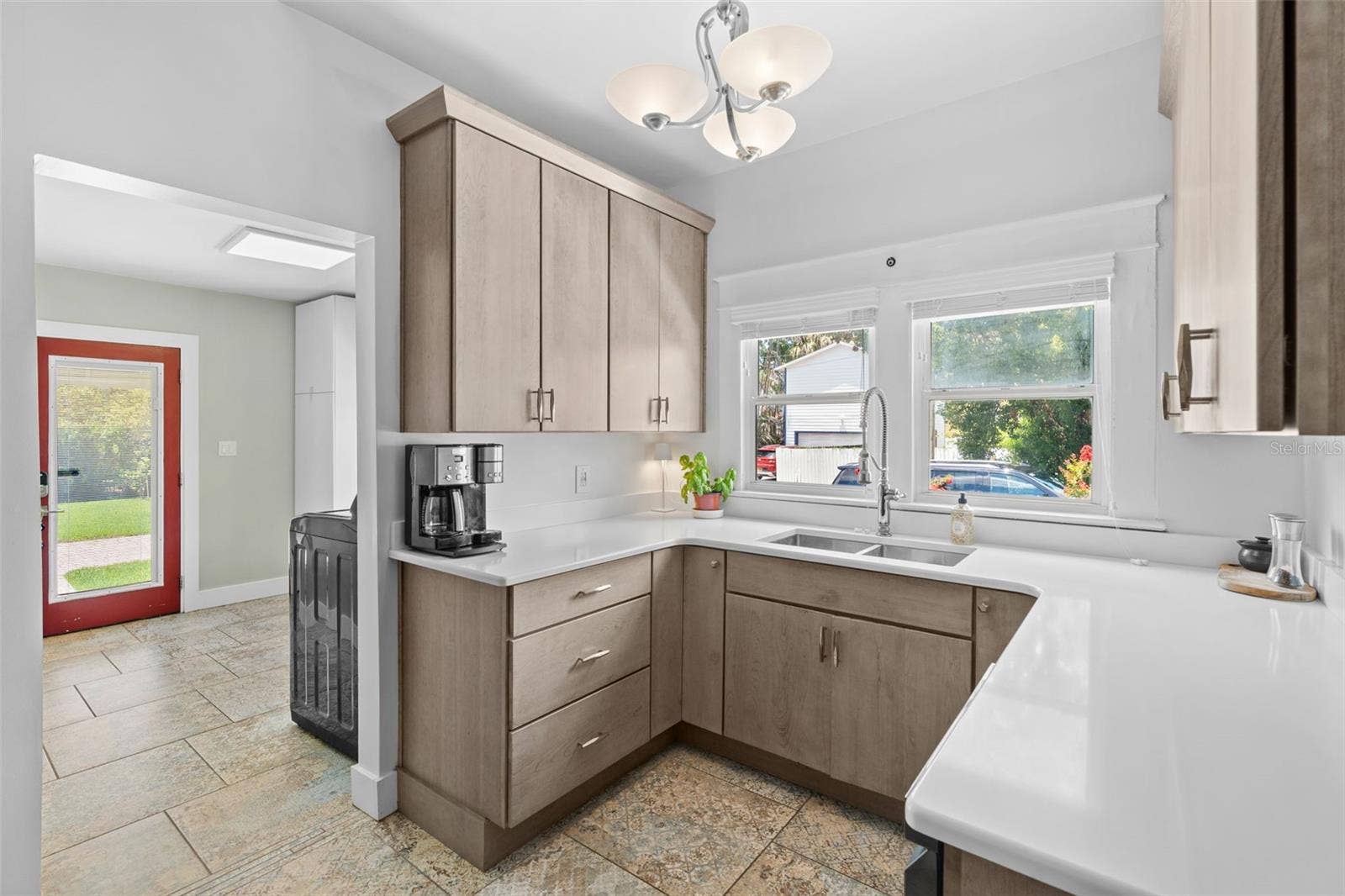 900 E PINE STREET, Orlando, FL 32801 900 E PINE STREET, Orlando, FL 32801