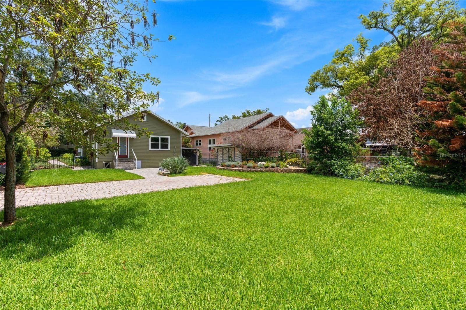 900 E PINE STREET, Orlando, FL 32801 900 E PINE STREET, Orlando, FL 32801