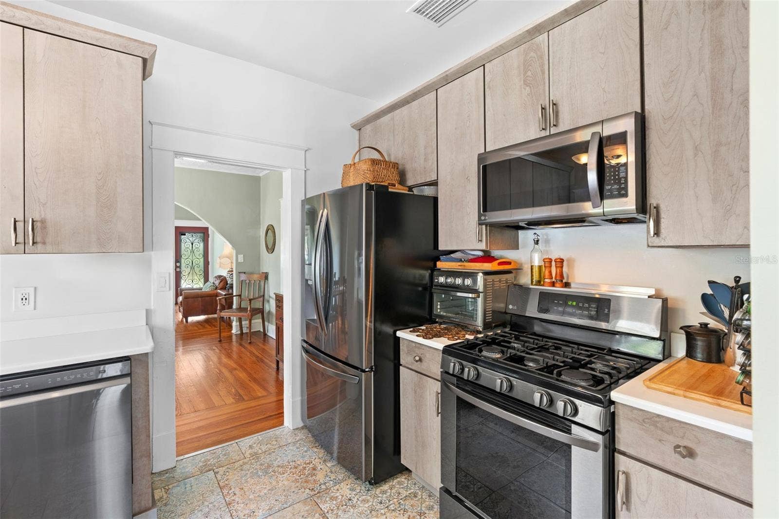 900 E PINE STREET, Orlando, FL 32801 900 E PINE STREET, Orlando, FL 32801
