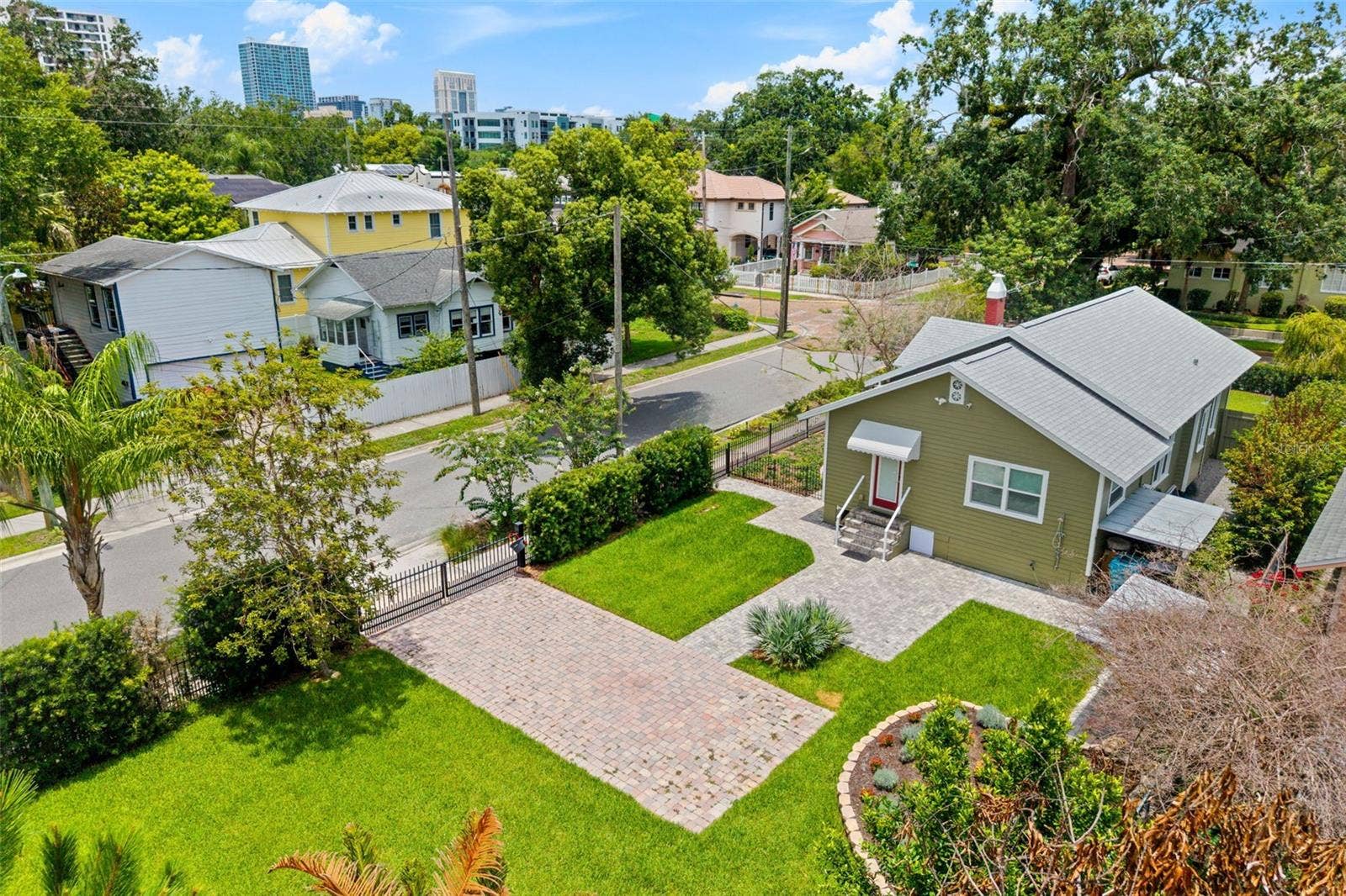 900 E PINE STREET, Orlando, FL 32801 900 E PINE STREET, Orlando, FL 32801