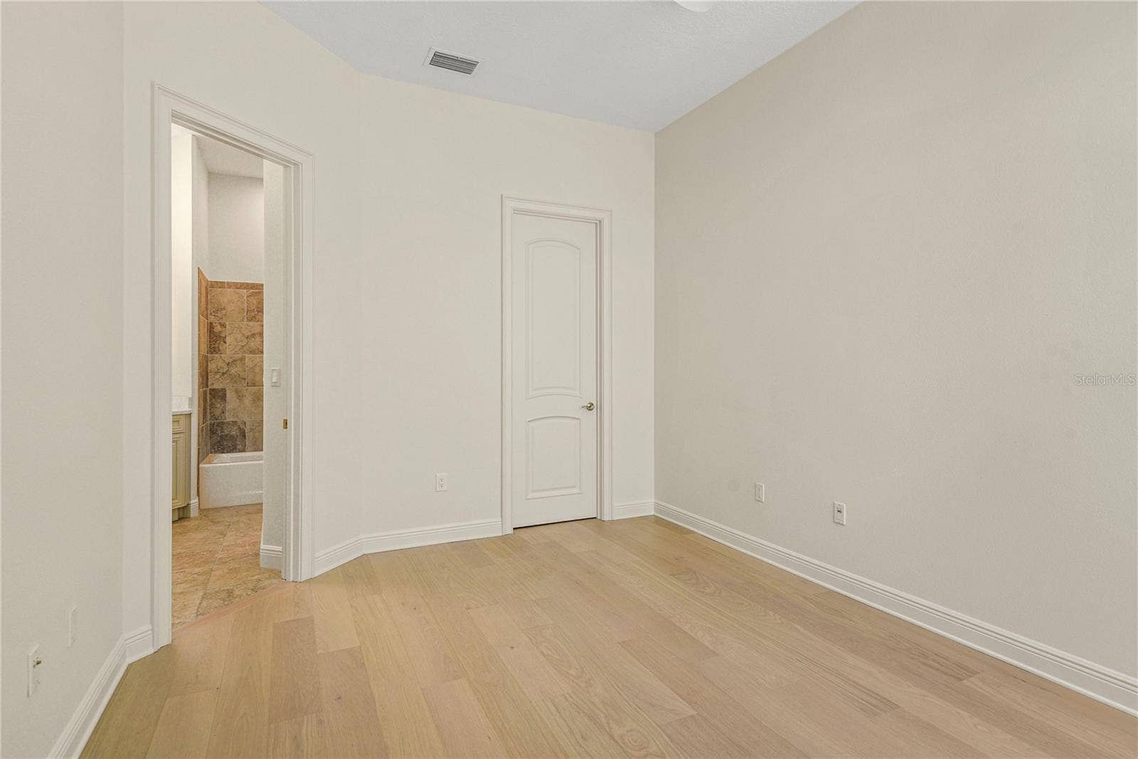 101 S NEW YORK AVENUE, #311, Winter Park, FL 32789 101 S NEW YORK AVENUE, #311, Winter Park, FL 32789