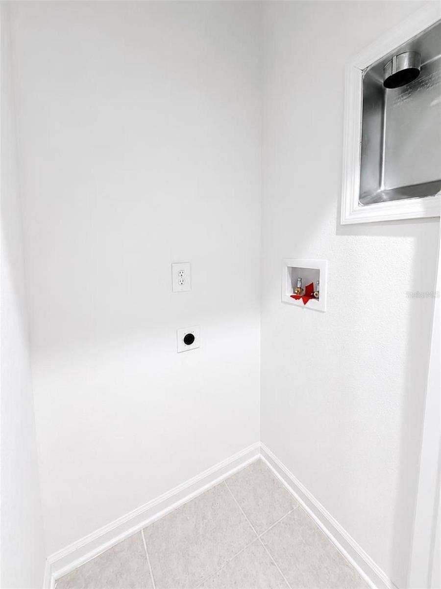 187 PUMA LOOP, Groveland, FL 34736 In Law Suite - Laundry