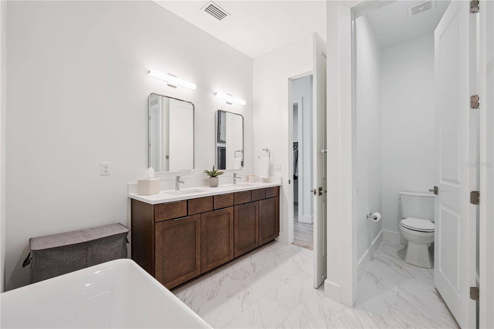 512 W SWOOPE AVENUE, Winter Park, FL 32789 Primary Bath with Dual Sinks/Soak-in Tub and Large Walk-In Shower