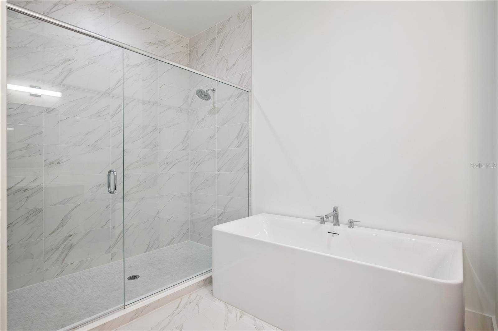 512 W SWOOPE AVENUE, Winter Park, FL 32789 Primary Bath with Dual Sinks/Soak-in Tub and Large Walk-In Shower