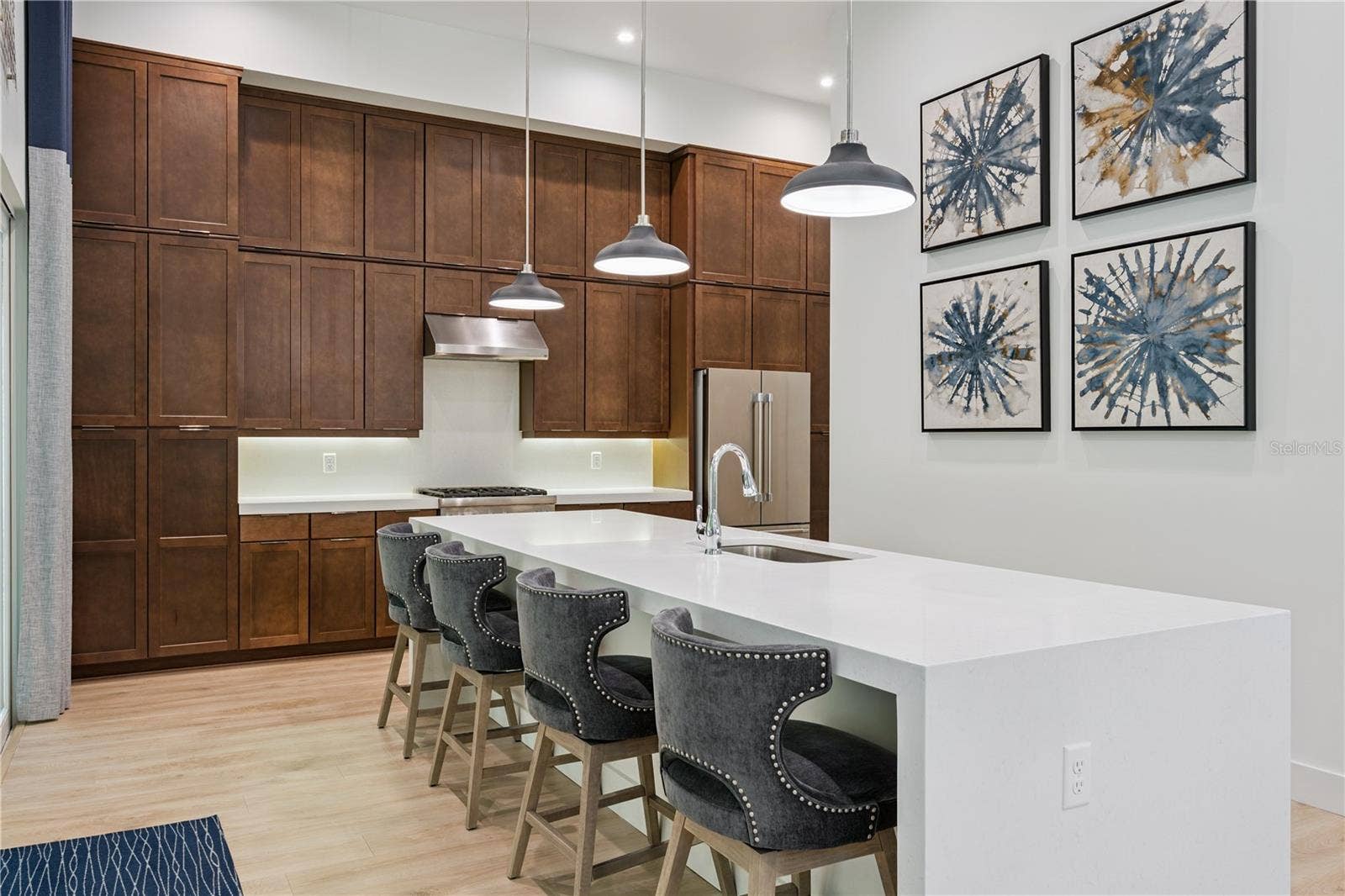 512 W SWOOPE AVENUE, Winter Park, FL 32789 Quartz Waterfall Island Seats 4