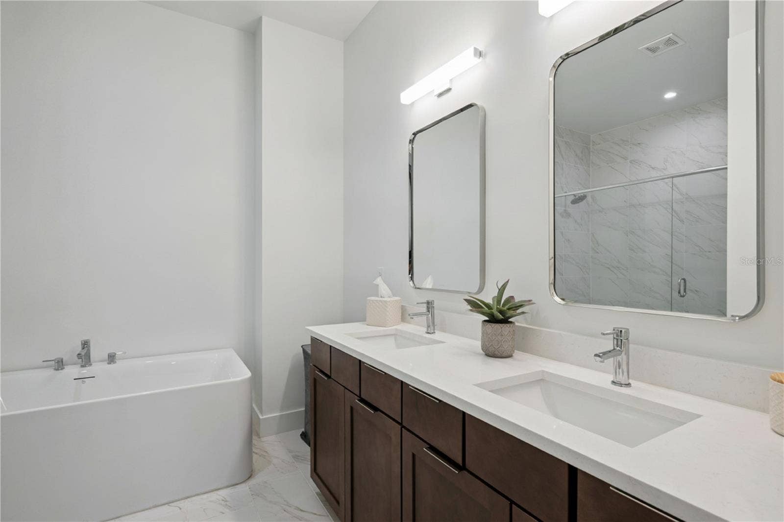 512 W SWOOPE AVENUE, Winter Park, FL 32789 Primary Bath with Dual Sinks/Soak-in Tub and Large Walk-In Shower