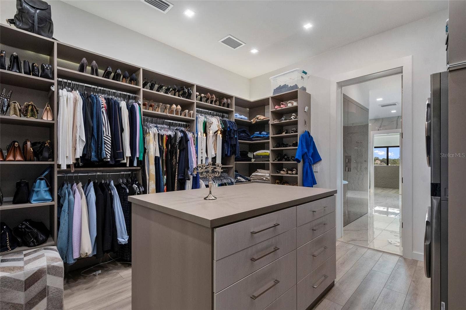 9061 RON DEN LANE, Windermere, FL 34786 9061 RON DEN LANE, Windermere, FL 34786