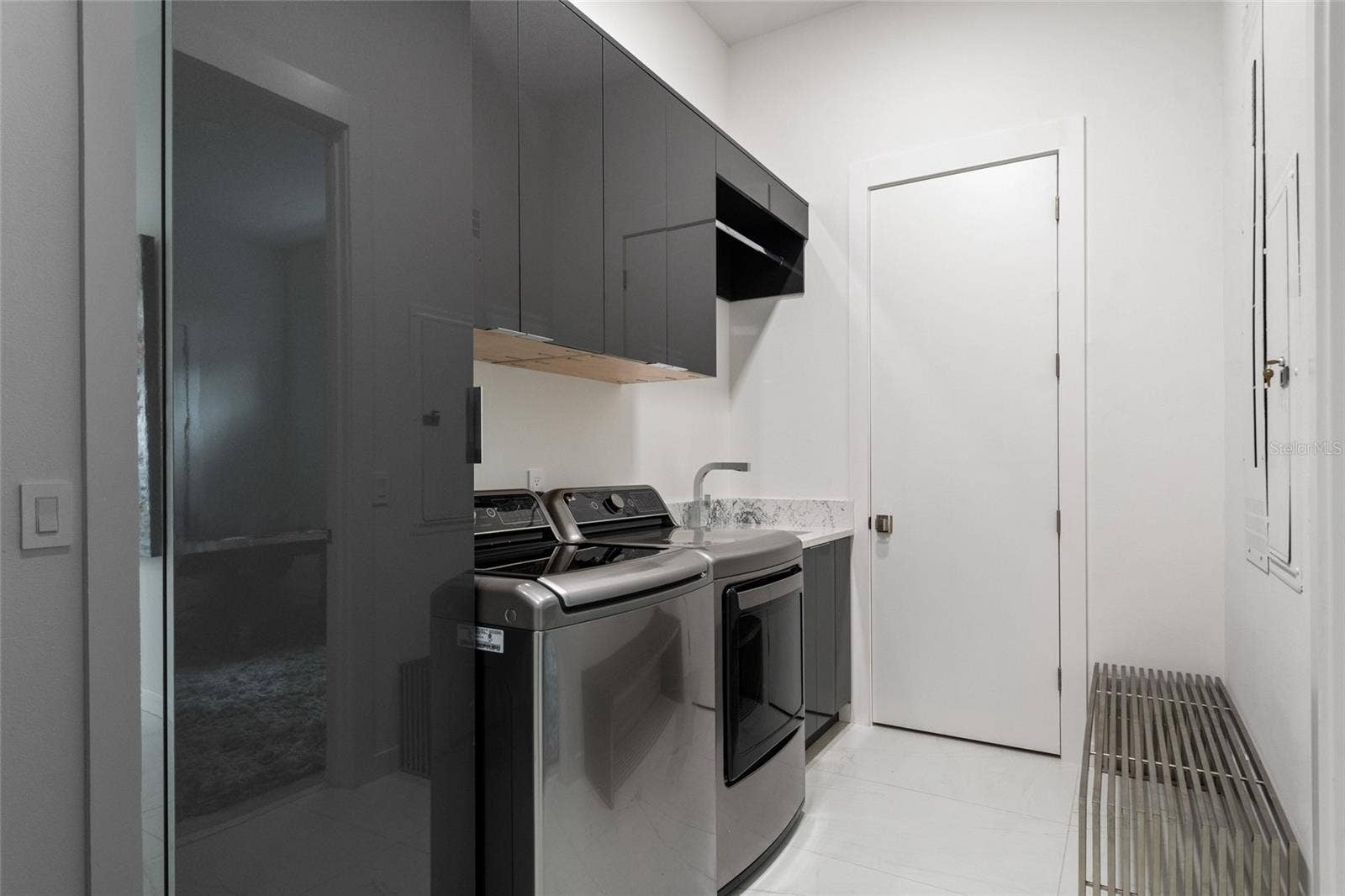 9061 RON DEN LANE, Windermere, FL 34786 LAUNDRY ROOM