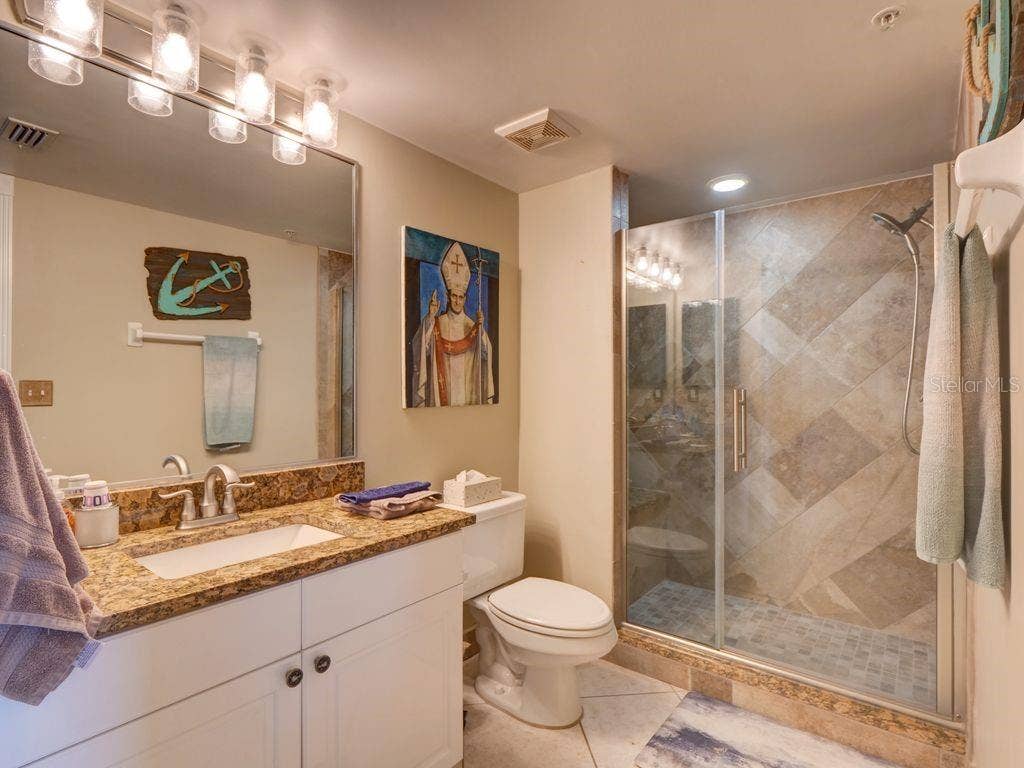 2055 S ATLANTIC AVENUE, #1410, Daytona Beach, FL 32118 Jr. Suite bathroom