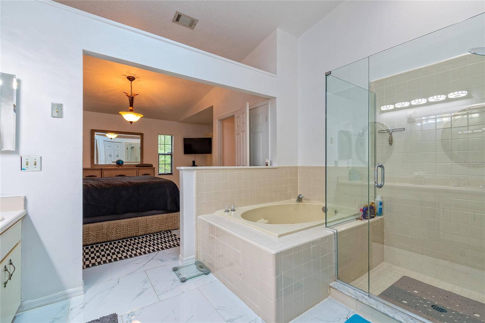 7720 CHAPELHILL DRIVE, Orlando, FL 32819 7720 CHAPELHILL DRIVE, Orlando, FL 32819