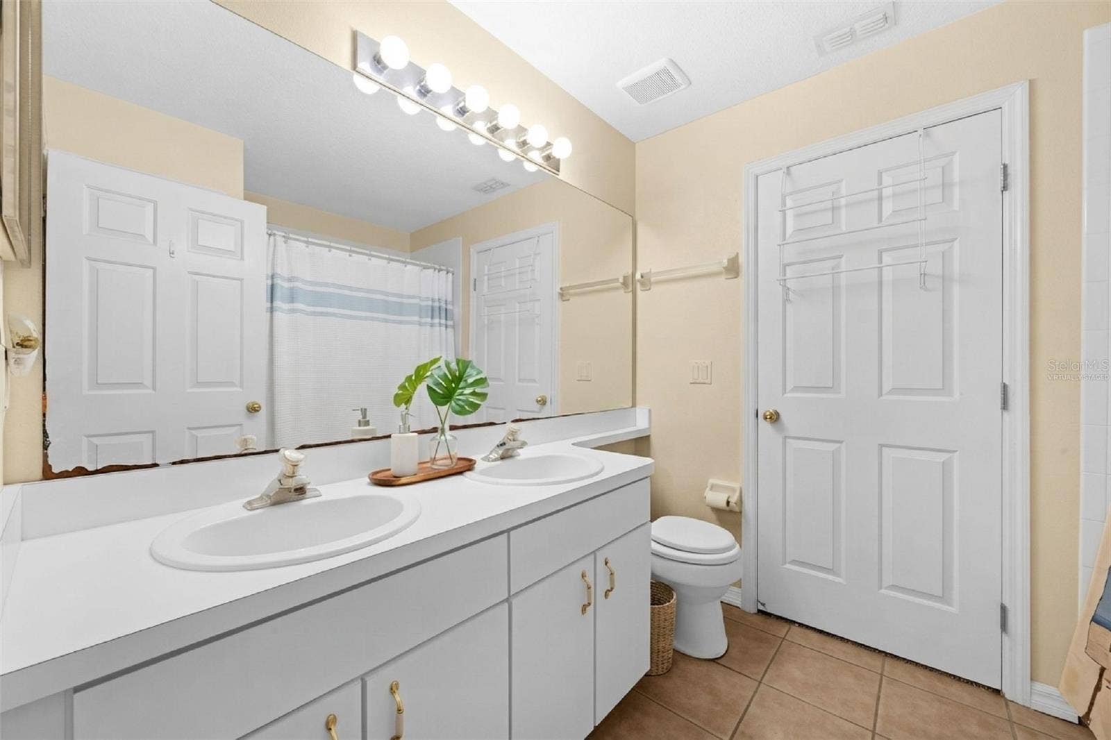 4919 JETTON DRIVE, Orlando, FL 32837 Virtually Staged Furnishings