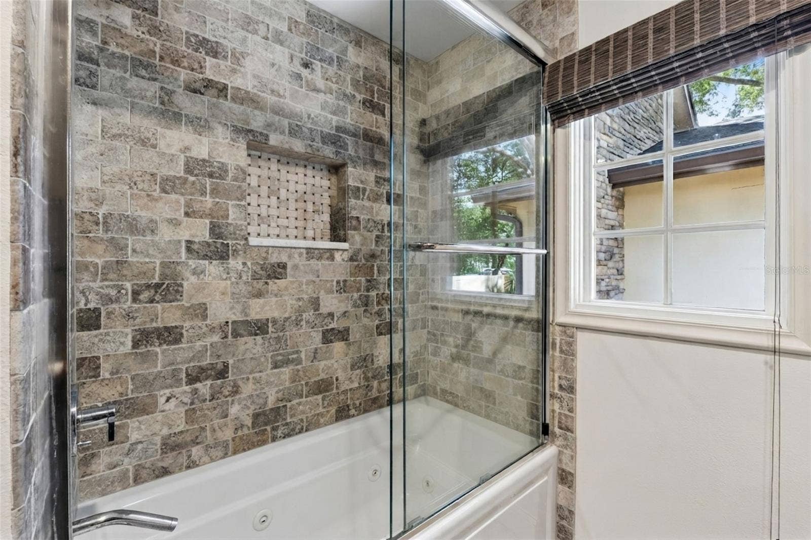 1629 HEMPEL AVENUE, Windermere, FL 34786 Bathroom #2 with Jacuzzi Jet Tub
