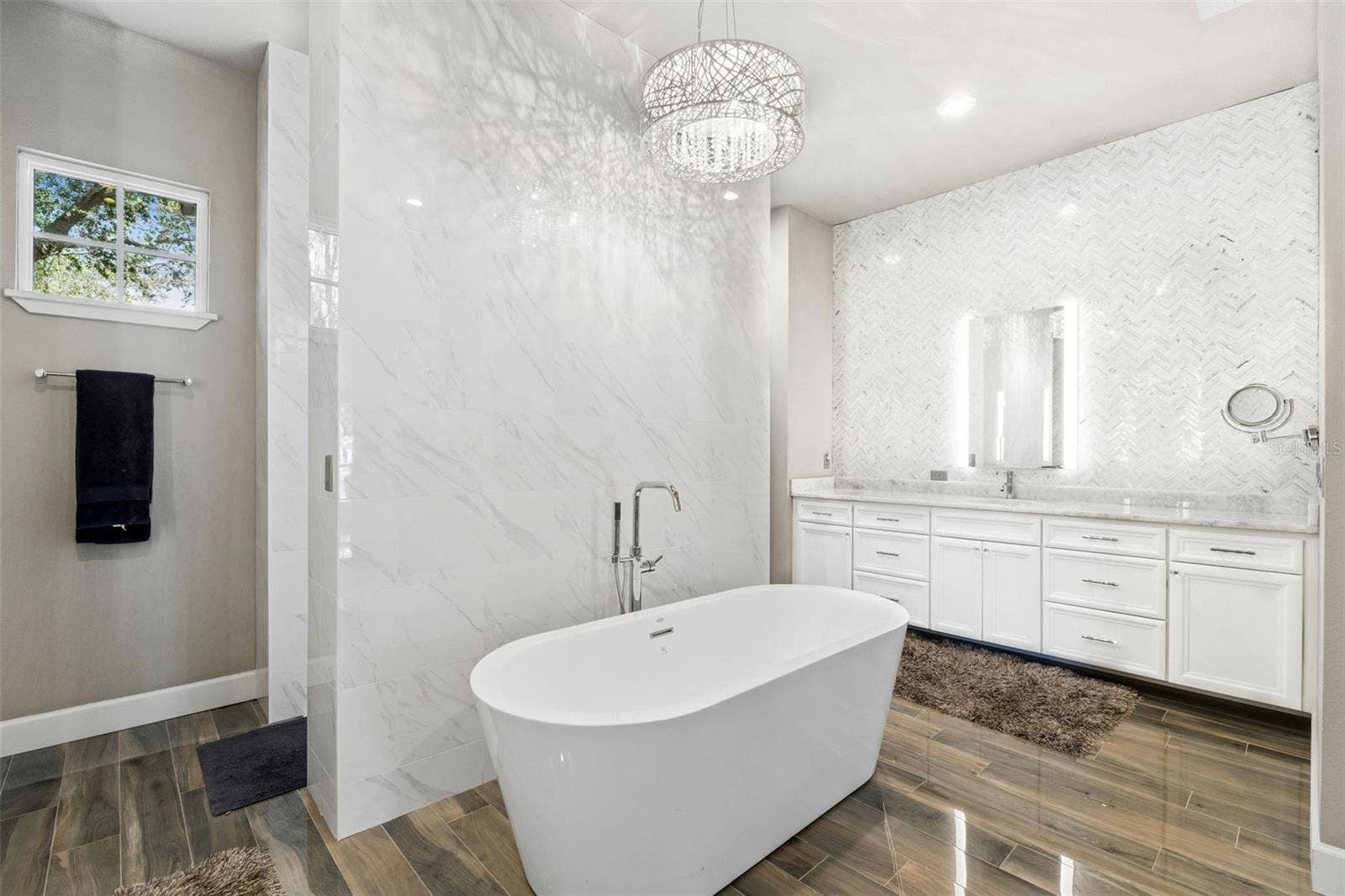 1629 HEMPEL AVENUE, Windermere, FL 34786 Primary Bathroom; Long separate Counters, Extra Large Soaking Tub and Shower Room.