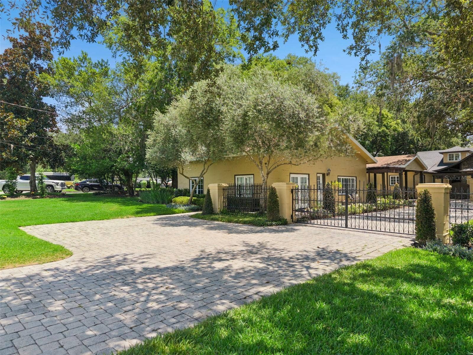 1629 HEMPEL AVENUE, Windermere, FL 34786 Private Electronic Gate with additional parking spaces for guests