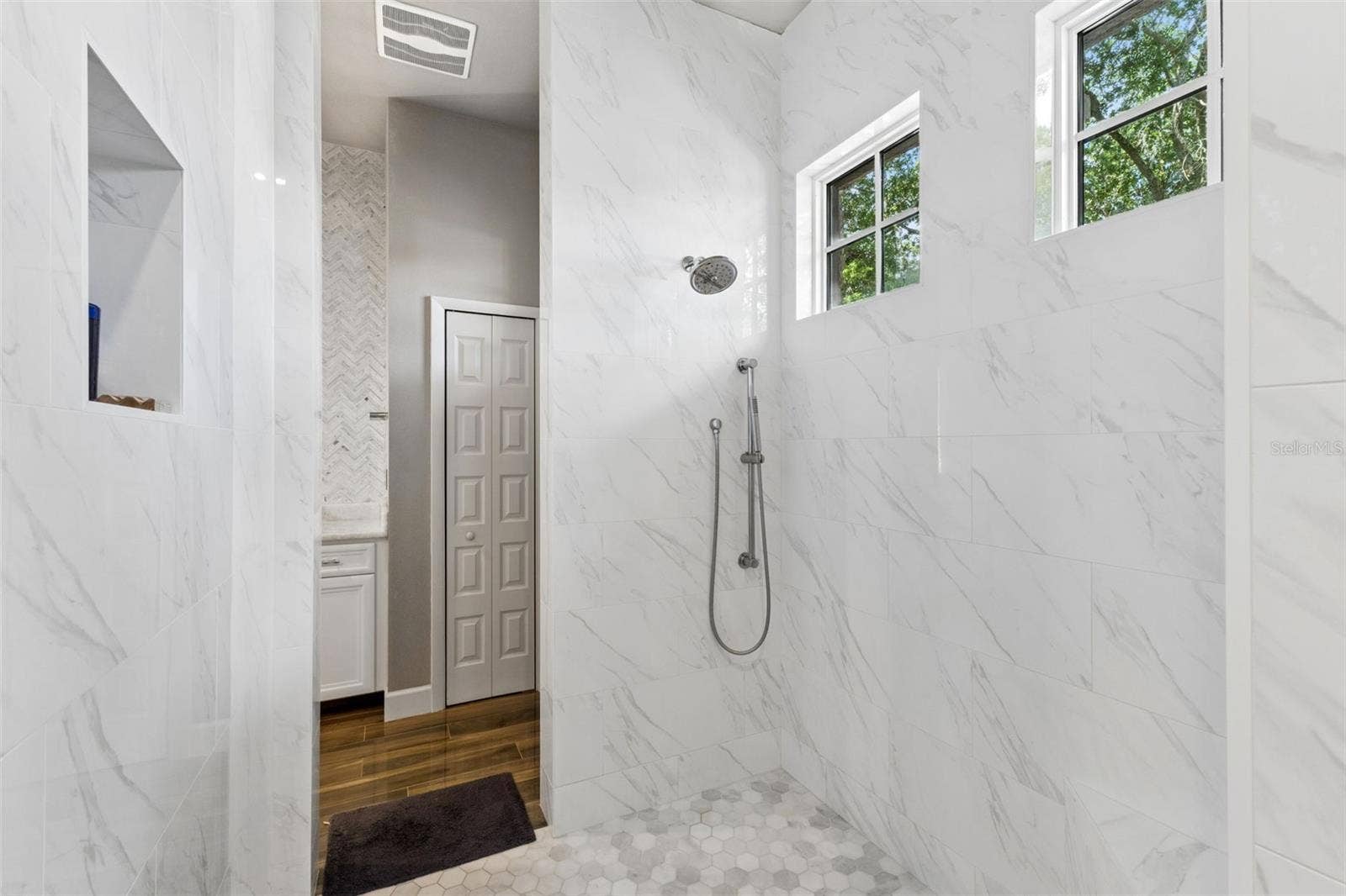 1629 HEMPEL AVENUE, Windermere, FL 34786 Shower Room. Plenty of room