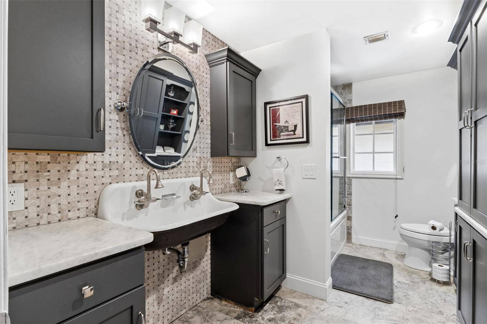 1629 HEMPEL AVENUE, Windermere, FL 34786 Bathroom # 2 in the Main House. Shower/Bath Combo has Jacuzzi jets to soak away your aches