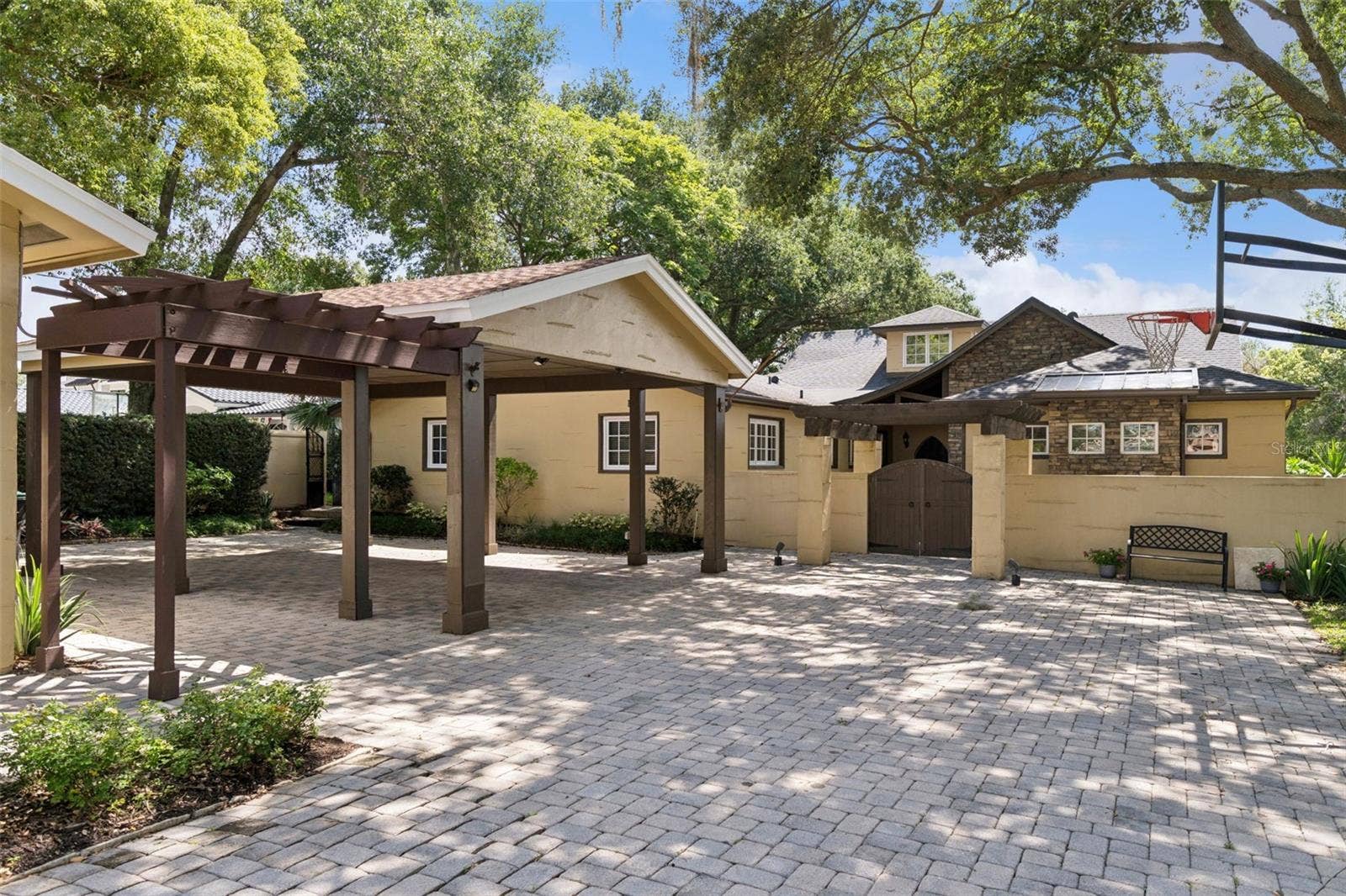 1629 HEMPEL AVENUE, Windermere, FL 34786 Porte Cochere and Courtyard entrance