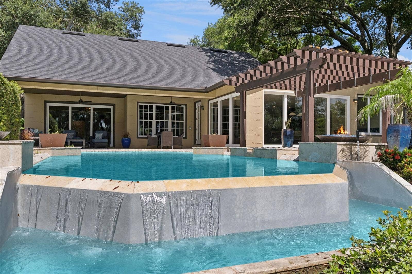 1629 HEMPEL AVENUE, Windermere, FL 34786 Infinity Pool flowing into the lower basin