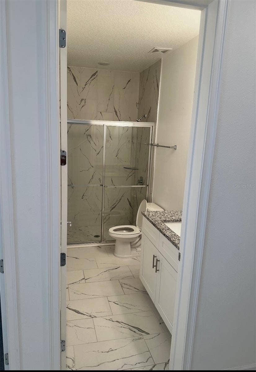 1st floor/guest bathroom