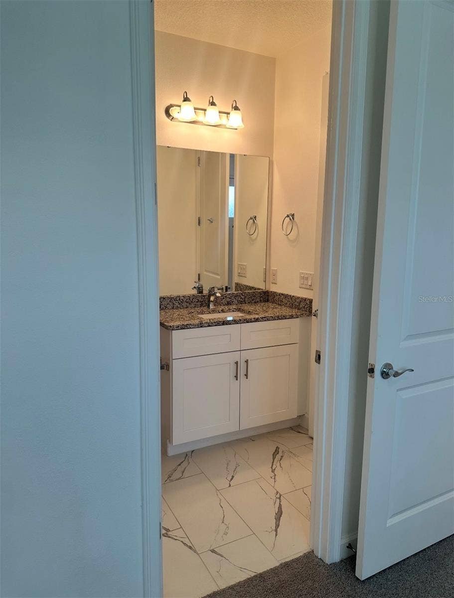 1st floor/guest bathroom